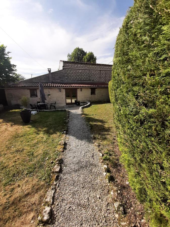 Escale Au Clos Saint Martin De Juillers Gites Et Chambres D'Hotes Exteriér fotografie