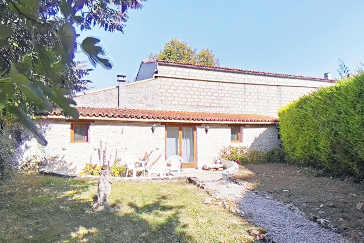 Escale Au Clos Saint Martin De Juillers Gites Et Chambres D'Hotes Exteriér fotografie