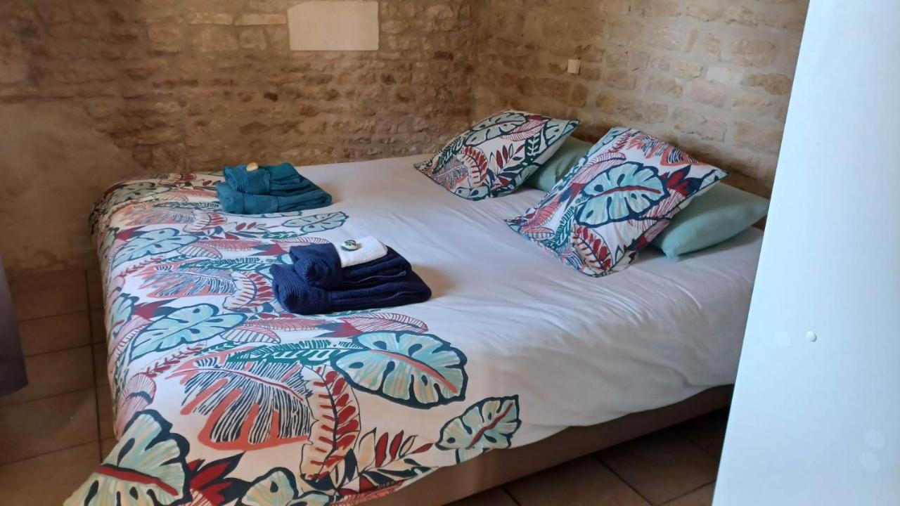 Escale Au Clos Saint Martin De Juillers Gites Et Chambres D'Hotes Exteriér fotografie