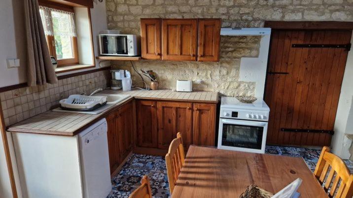 Escale Au Clos Saint Martin De Juillers Gites Et Chambres D'Hotes Exteriér fotografie