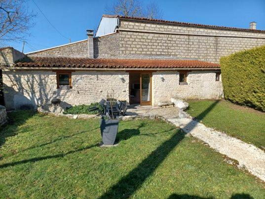 Escale Au Clos Saint Martin De Juillers Gites Et Chambres D'Hotes Exteriér fotografie