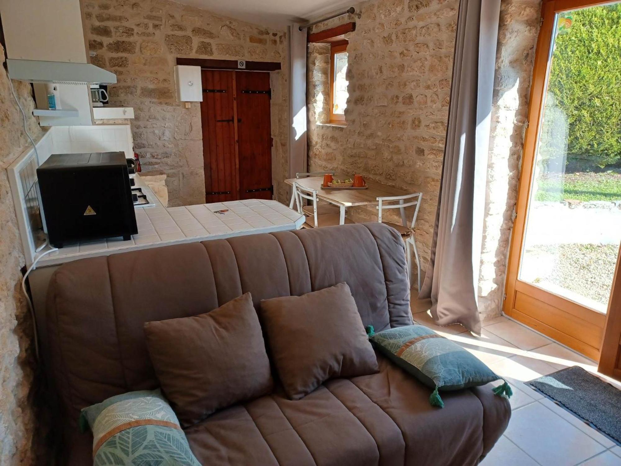 Escale Au Clos Saint Martin De Juillers Gites Et Chambres D'Hotes Exteriér fotografie